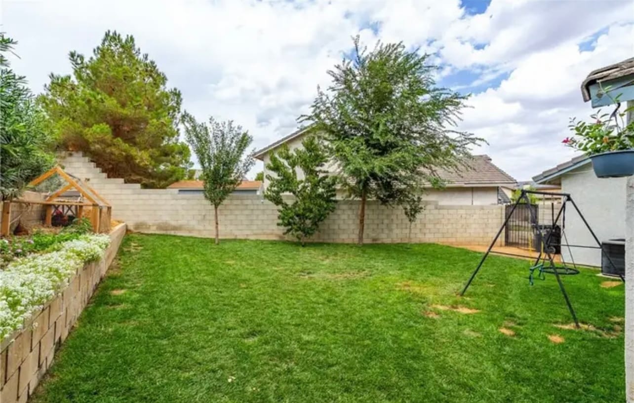 Building Photo - 4554 Meadow Pl