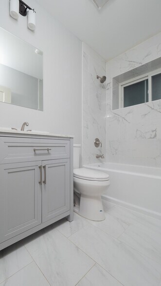 Building Photo - 4735 S Michigan Ave