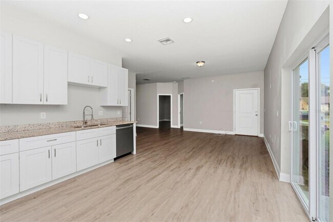 Building Photo - 314 Colonade Ct