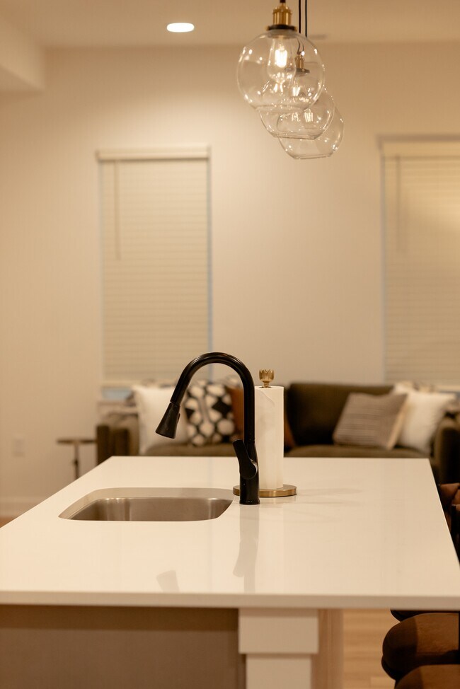 Building Photo - 1204 SW Franklin Dr