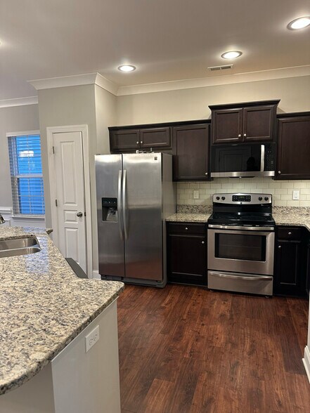 Building Photo - 3710 Aldeburgh Rd SW