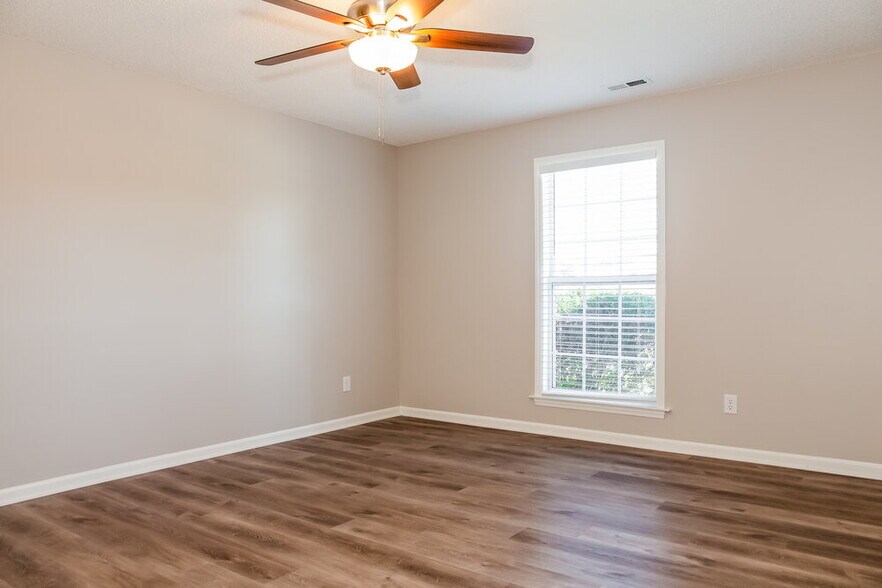Building Photo - 2214 Pleasant Dale Dr