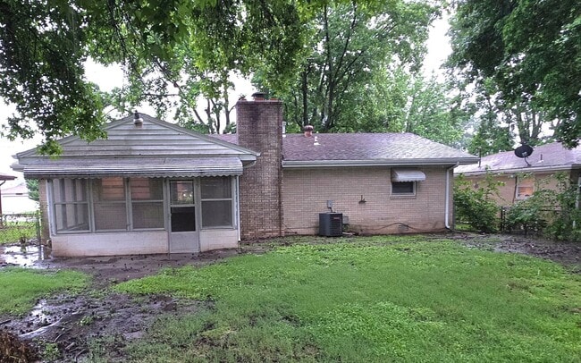 Building Photo - 3 Bedrooms 2 Bathrooms  $1195!