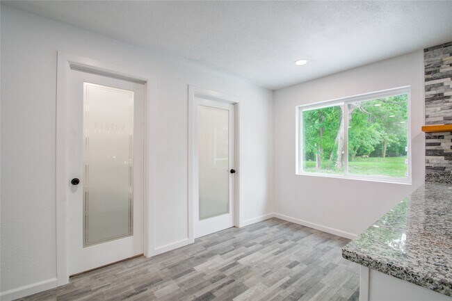 Building Photo - 550 Roanoke Dr