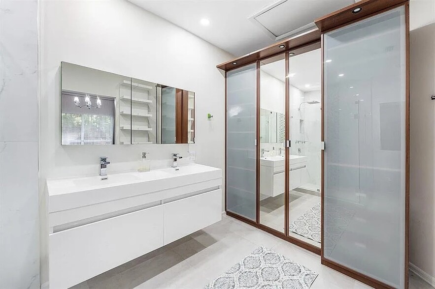 Building Photo - 20 S Lakeshore Dr