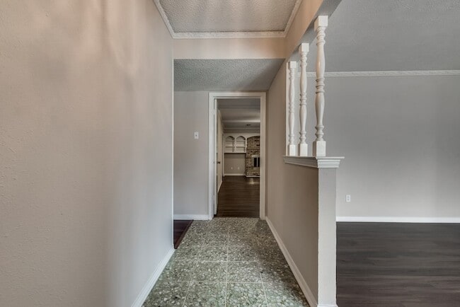 Building Photo - 2240 Babalos Ln