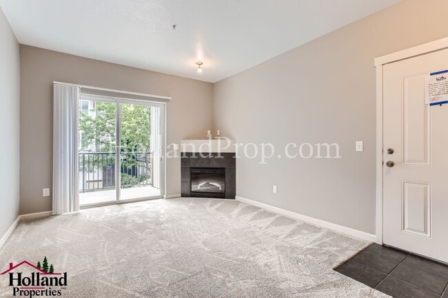 Building Photo - Prime Portland Westside Condo – Available Now, NEW BEST PRICE $1,495!!!