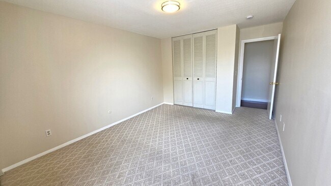 Building Photo - 48 Shrewsbury Green Dr