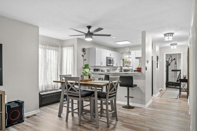 Building Photo - 4088 Fairway Lakes Dr