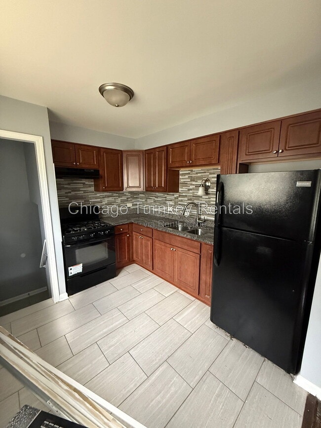 Building Photo - 14204 Woodlawn Ave