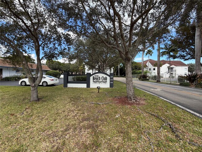 Building Photo - 649 E Sheridan St