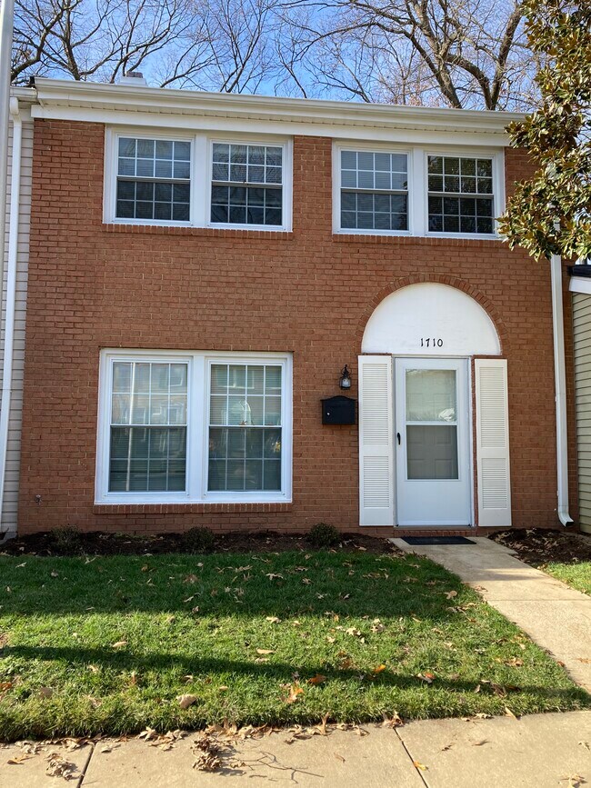 Primary Photo - 1710 Gunwood Pl