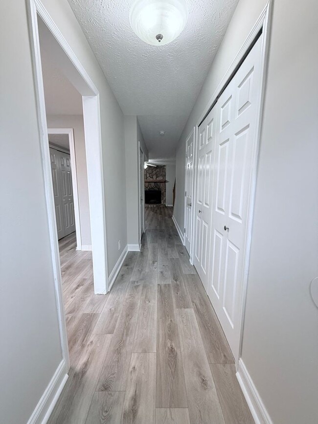 Building Photo - 2 Bedroom/2.5 bath near Lake Lanier