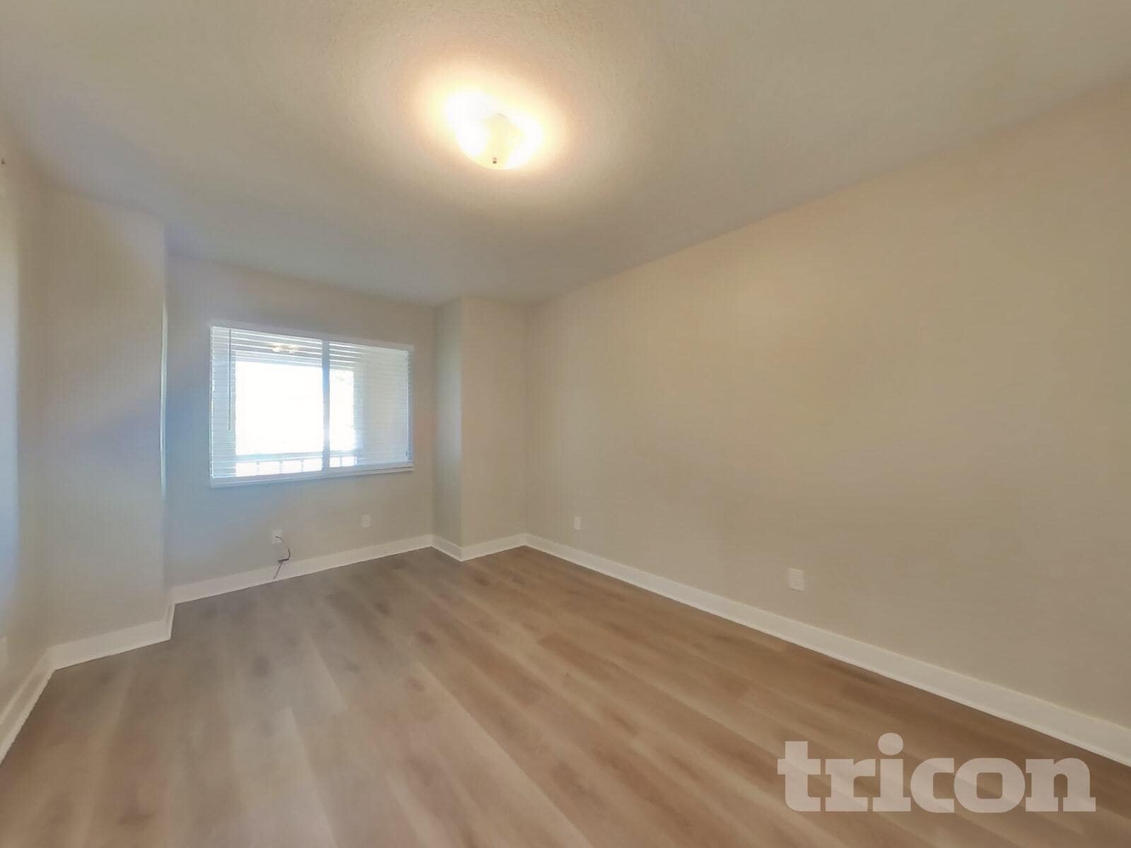 Building Photo - 1346 Woodvale Dr