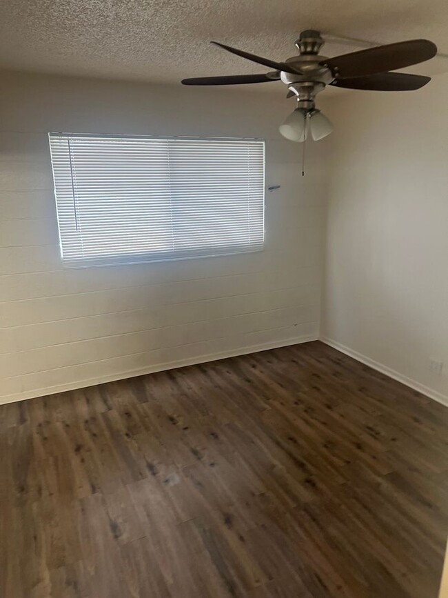 Building Photo - Affordable 1 Bedroom Condo In Central Las ...