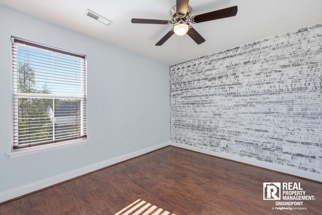 Building Photo - 4BR | 2.5BA | Balcony | Fenced Yard