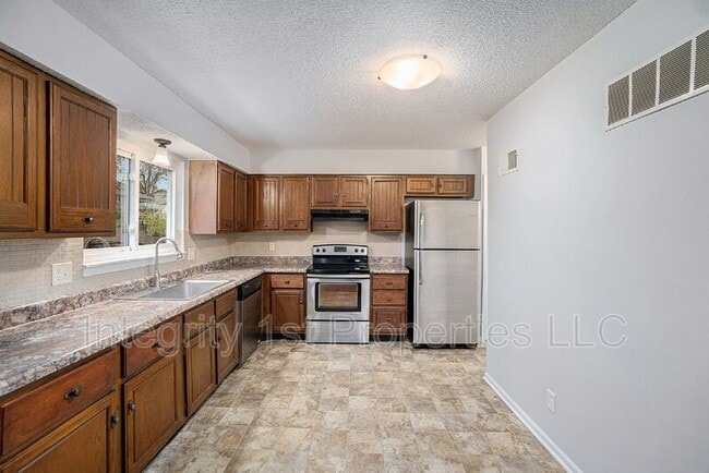 Building Photo - 3541 NE 72nd Terrace