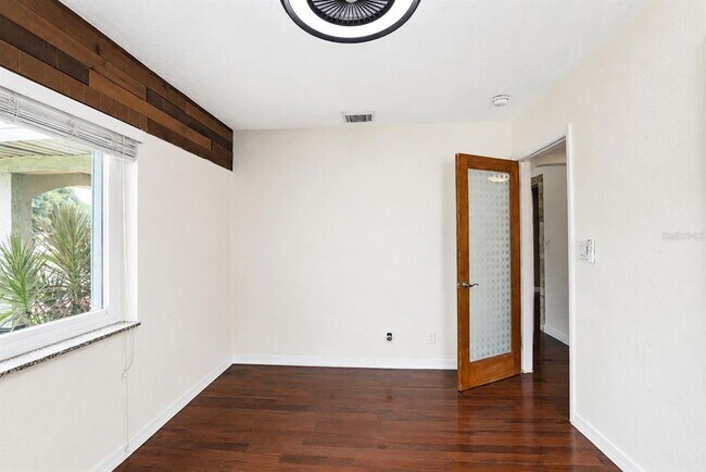 Building Photo - 520 83rd Ave N