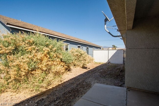 Building Photo - 2021 S Dandelion St