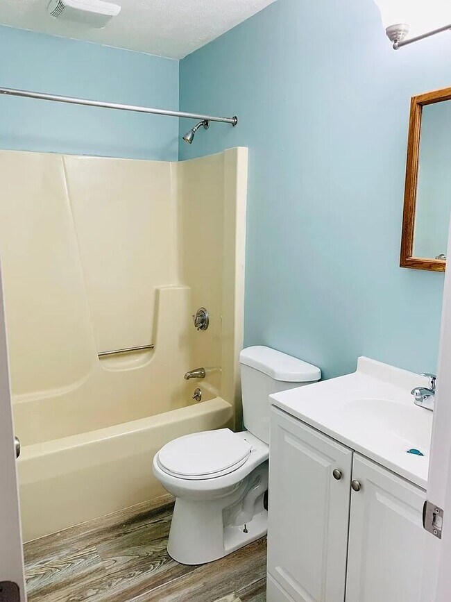 Building Photo - Spacious 2-Bedroom Apartment in Chicopee