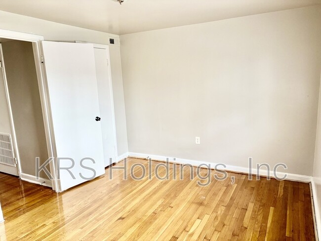 Building Photo - 5427 Remuda Dr