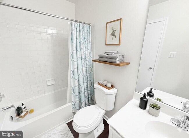 Building Photo - 102 Crossbill Way