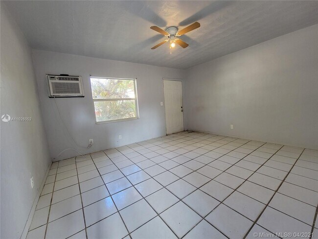 Building Photo - 2118 N 19th Ave
