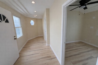 Building Photo - 2132 W 84th Pl