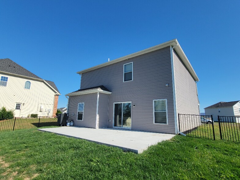 Building Photo - 10054 Roulette Dr