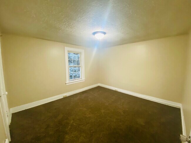 Building Photo - 1401 Ridgeway Pl NW