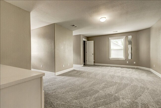 Building Photo - Welcome to this stunning 4-bedroom, 2.5-ba...