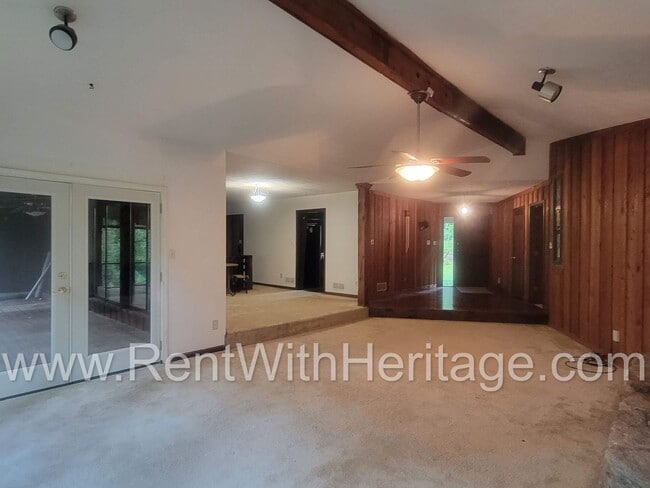 Building Photo - Charming Cabin Style Home on 1.3 Acres / F...