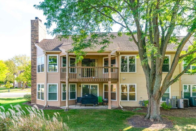 Building Photo - 305 Satinwood Terrace