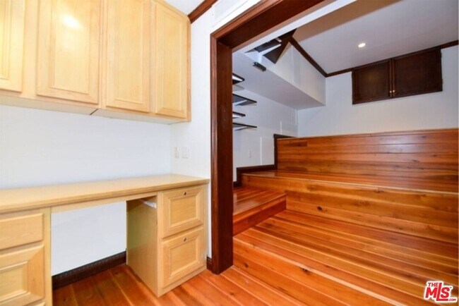 Building Photo - 6473 Zuma View Pl