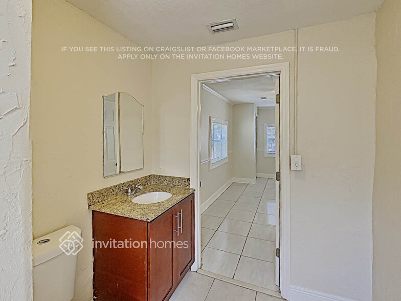 Building Photo - 4888 Prince Dr