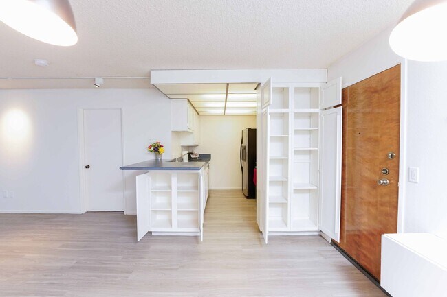 Building Photo - 2 Bedroom unit in Los Angeles