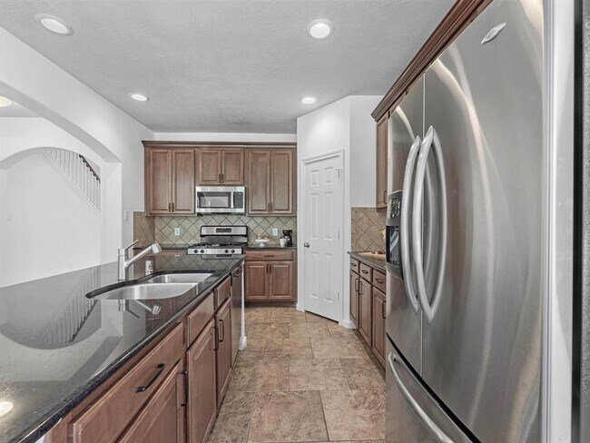 Building Photo - 25553 Oakhurst Forest Dr
