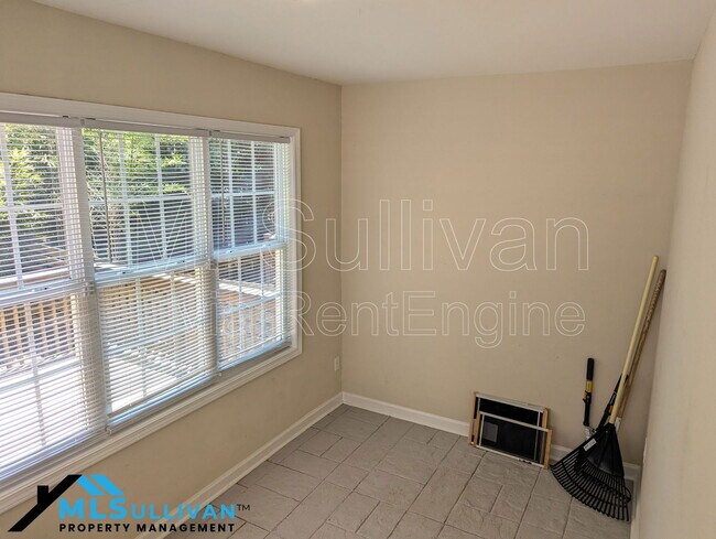 Building Photo - 1315 Hill St