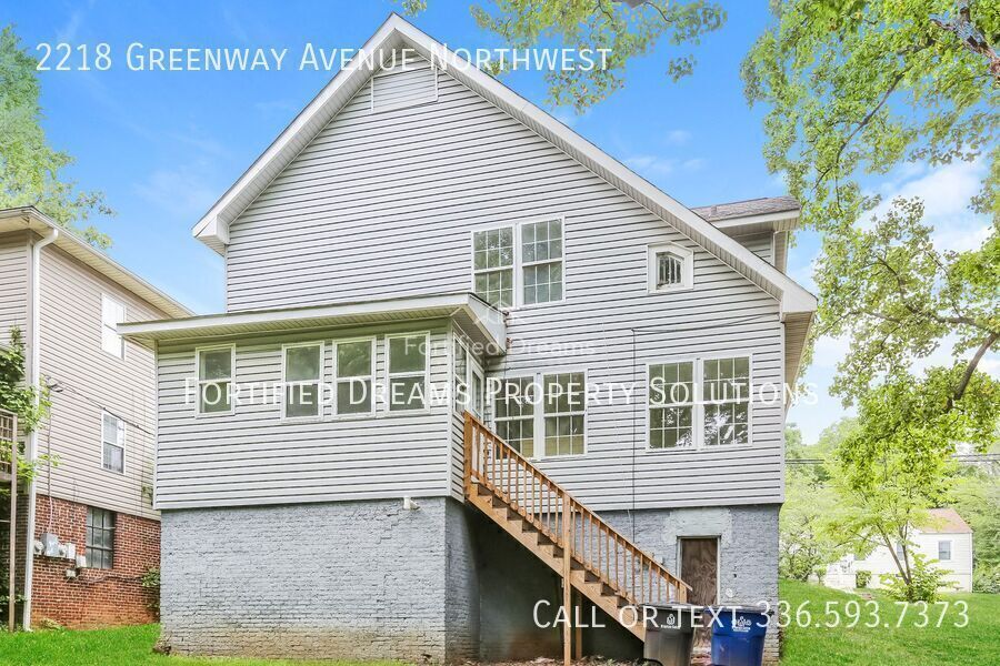 Building Photo - 2218 Greenway Ave NW