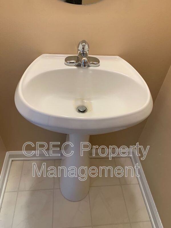 Building Photo - 105 Barberry St