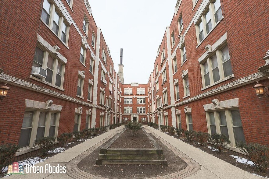 Building Photo - 547 W Surf St