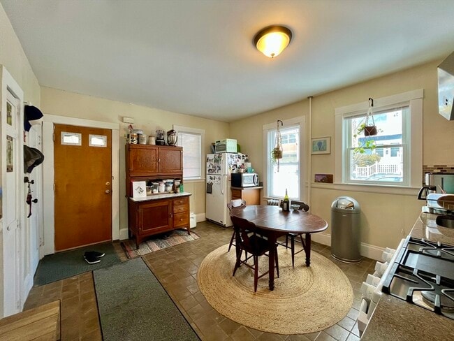 Building Photo - 95 Bow St