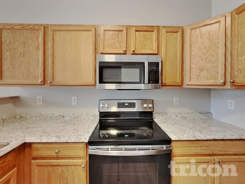 Building Photo - 5517 Landreaux Dr