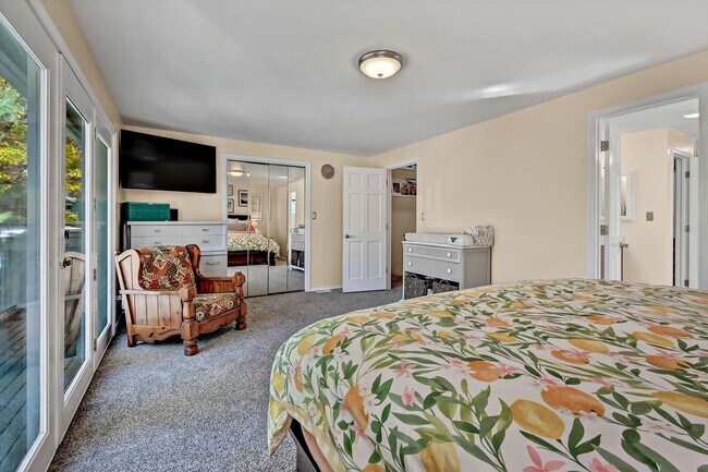 Building Photo - Cozy Hillside Boise Beauty Available 1/1/26!
