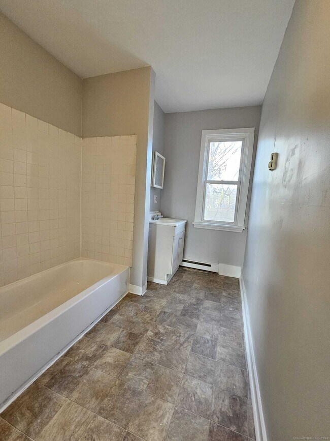 Building Photo - 183 Orange St