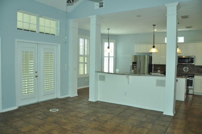 Building Photo - 607 Nadina Pl