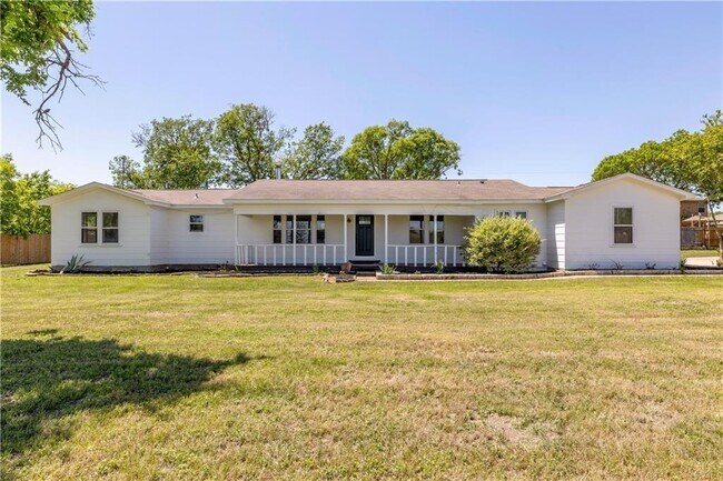 Primary Photo - 211 Tate Ln