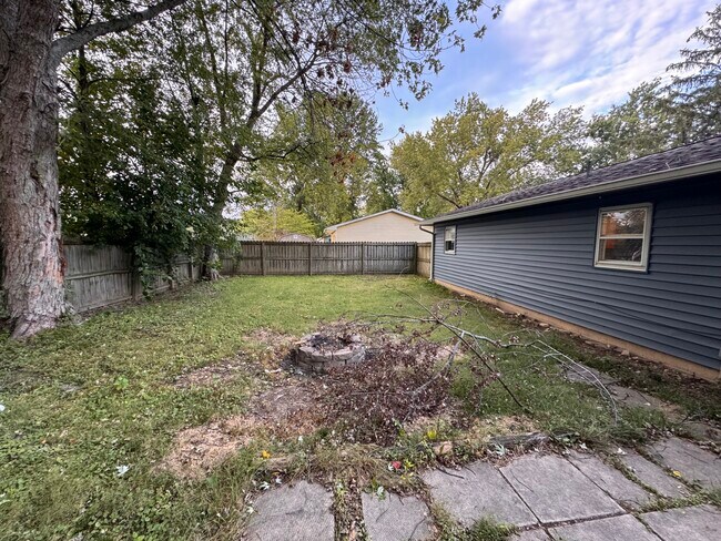 Building Photo - 514 S Pine St