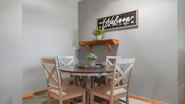 Building Photo - 15955 Bayview Dr NE