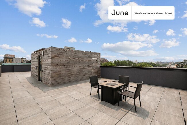 Building Photo - Private bedroom in 5 bed/3 bath Home